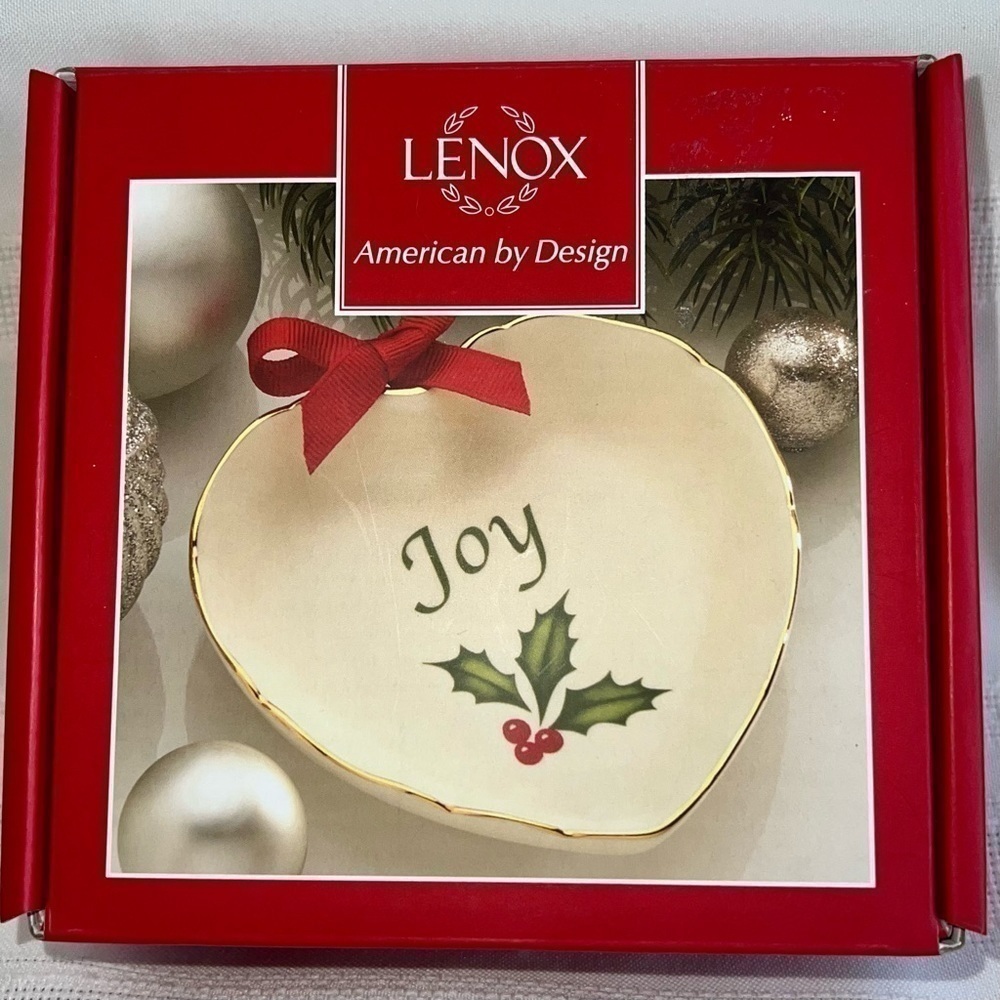 Lenox Sentiment Heart Dish Joy Holiday Holly‎ Berries 24k Gold Trim